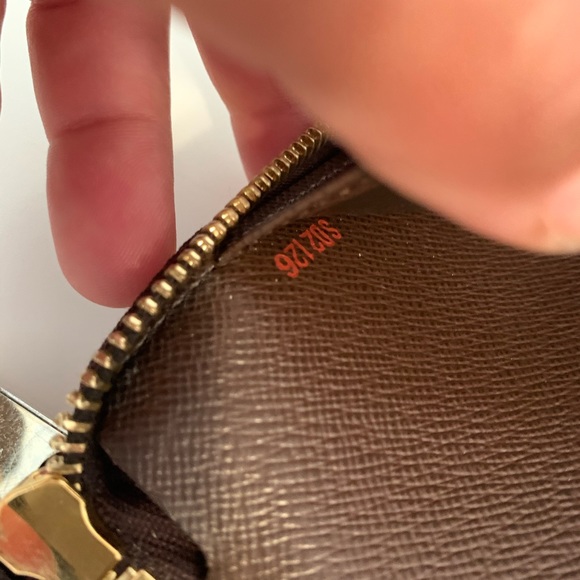 Louis Vuitton wallet or Clutch - Picture 8 of 9